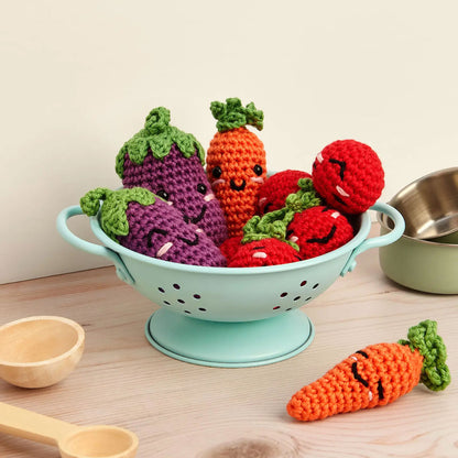 Kit amigurumi DMC Veggie Pals uncinetto Nuria Picos con verdure crochet in cotone fatti